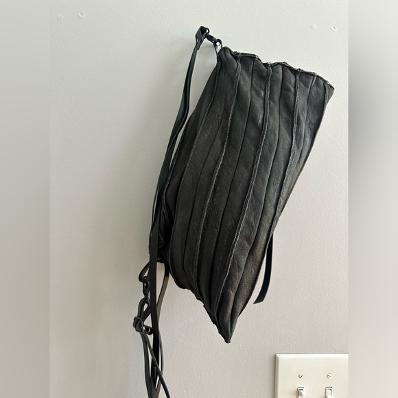 Beautiful leather cross body bag - Picture 4 of 15